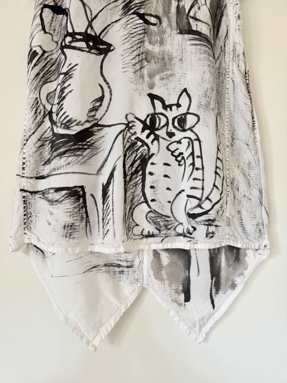 Skifo White Short-Sleeve Tunic Dress with Black Sketch Novelty Cat Print, Size M - Picture 5 of 12